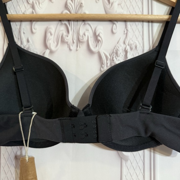 Skims Fits Everybody T-Shirt Bra In Onyx Black Size 36A NWT $54 - Picture 6 of 9